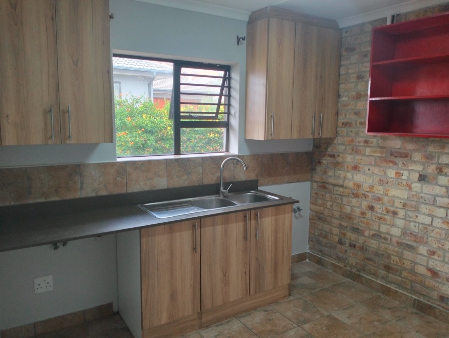 To Let 5 Bedroom Property for Rent in Island View Western Cape